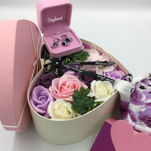 Flower box z biżuterią z kamieni naturalnych