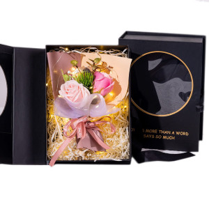 Flower Box w Formie Książki – Róże Mydlane dla Kobiety