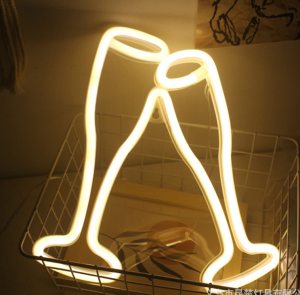 Neon Led Baterie/USB Lampka na ścianę Napis do pokoju znak neonowy Brzęczące Szklanki