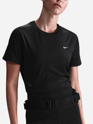Koszulka sportowa damska Nike W Nk Swift Df Ss Top HM9698-010 L Czarna (197859702794). Koszulki sportowe damskie