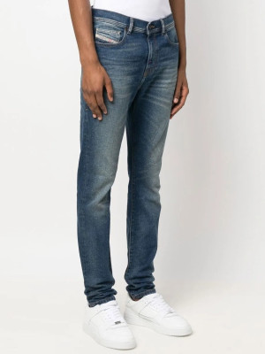 Jeansy slim fit męskie Diesel 1983 D-AMNY L.32 A0358409D8201 31 (8US) Niebieskie (8051385949349). Jeansy męskie