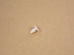 Wkręt plastikowy do lodówki Amica 1016343