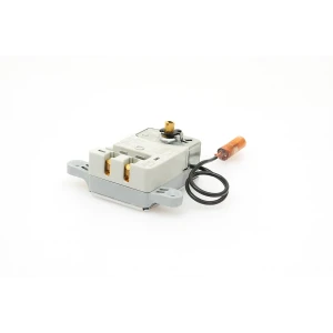 Termostat do ogrzewacza wody Ariston 10 / 15 / 30 l 65103771