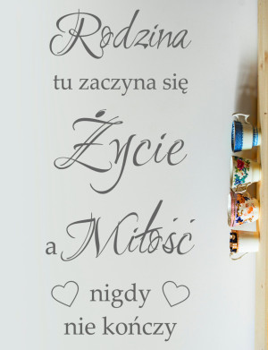Rodzina tu zaczyna się Życie a Miłość nigdy nie kończy - Naklejka na ścianę (Pionowa)