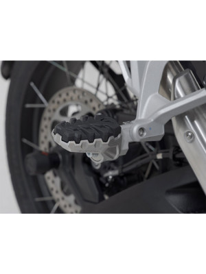 Podnóżki pasażera EVO SW-MOTECH do Triumph Tiger 1200 GT Explorer / Tiger 1200 GT / Pro / Rally Explorer / Rally Pro (22-)