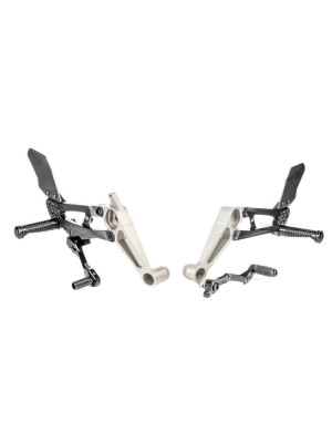 Zestaw regulowanych podnóżków z dźwigniami GILLES FXR-A03-B Aprilia Tuono 660 (21-)/ RS 660 (21-)/ Extrema (23-) czarno-srebrny