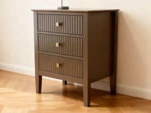 Zielona szafka nocna z Ryflowanymi frontami złote uchwyty