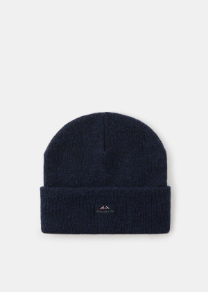 Dzianinowa czapka beanie z naszywką
