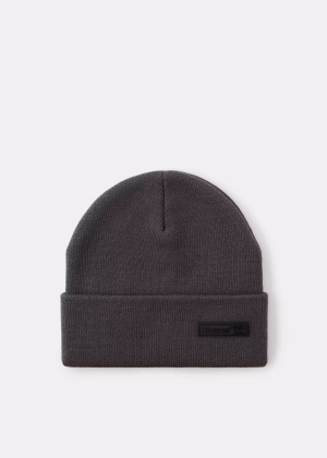 Dzianinowa czapka beanie z naszywką