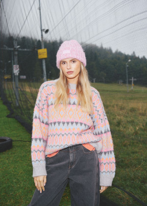 Sweter w geometryczny wzór