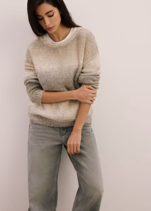 Sweter damski z obniżoną linią ramion