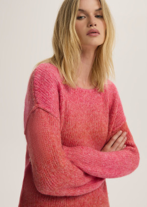 Sweter damski z obniżoną linią ramion