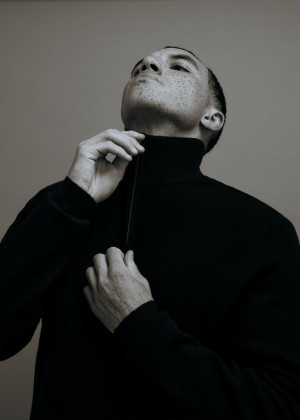 Elegancki sweter z zamkiem