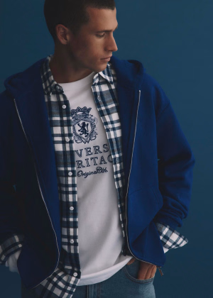 Męska bluza z kapturem oraz haftem