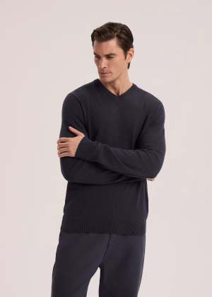 Sweter męski z dekoltem w serek