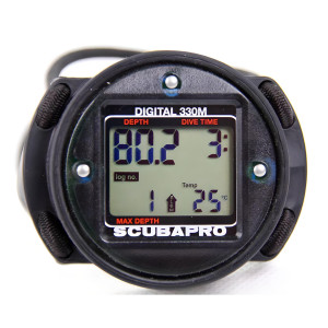 Scubapro digital 330 - w obudowie z gumkami