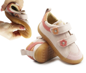 Buty Na Wiosnę Dla Dziewczynek Kwiatuszki Barefoot Primigi 1410100