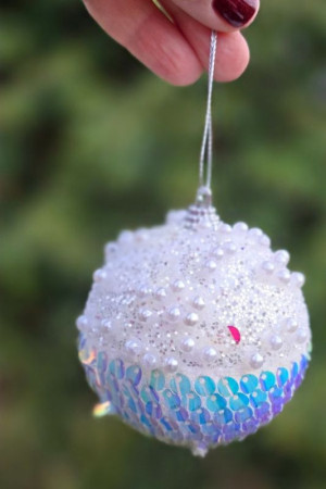 bombka styropianowa z cekinami szer:8cm