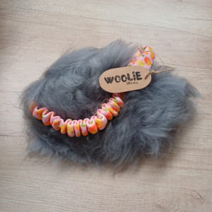 WOOLIE WHILLIE Szarpak z Futra Owczego z Amortyzatorem i Piszczałką L