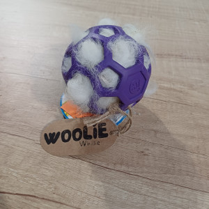 WOOLIE WHILLIE Piłka z Futrem Owczym - Mała
