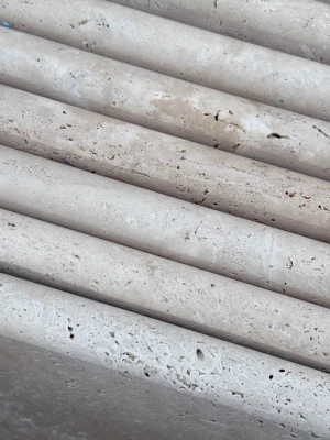 Trawertyn Stopnica Kamień brzegowy Ivory Classic Mix Bębnowany Bullnose | 135x35x3 cm