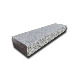 Blok Schodowy Granitowy G602 Płomieniowany z Łupanym Frontem | 135x35x15 cm