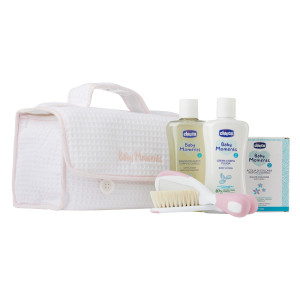 Chicco Baby Moments zestaw płyn do mycia 200ml + balsam do ciała 200ml + woda perfumowana 100ml + szczotka + kosmetyczka