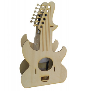 Drewniana gitara na alkohol