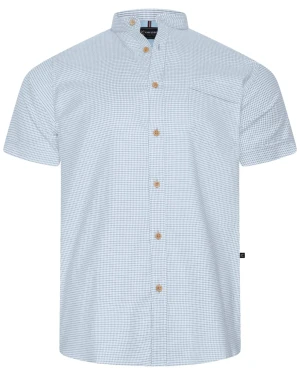 Duża męska koszula subtelny wzór z krótkim rękawem ze stójką Kam 6385 błękitna (5XL) | 5XL