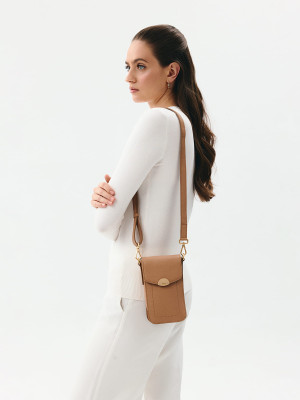 CALLIE beżowa latte skórzana torebka na telefon torebeczka na telefon