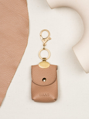 CHARMS saszetka beżowa skórzany breloczek