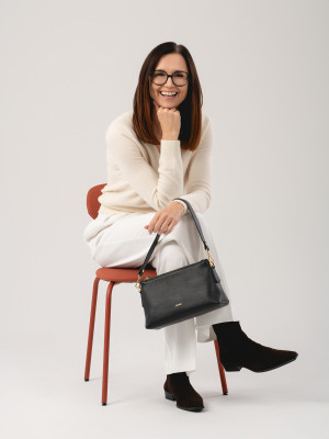 CLAUDIA czarna skórzana torebka damska duża listonoszka