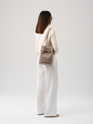 ISOLDE zamsz jasny taupe skórzana torebka damska worek na ramię