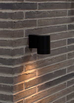 Plechová nástenná lampa Maxi Black Nordlux