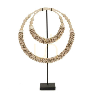 Dekoračný náhrdelník z mušlí na stojane BAZAR BIZAR prírodný 55 cm Stand Decoration