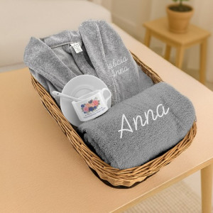 Szlafrok z haftem Rozmiar M i ręcznik na 70 urodziny - Najukochańszej babci