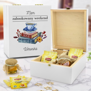 Zestaw upominkowy w skrzynce z nadrukiem dla niej - Zabookowany weekend
