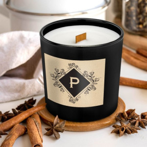 Świeca zapachowa z drewnianym knotem - Monogram