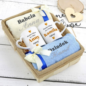 Komplet ręczników i kubków w koszu dla babci i dziadka - U nich najlepiej