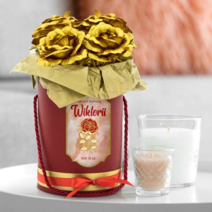 Flower box z wiecznymi różami dla niej na walentynki - Złote róże