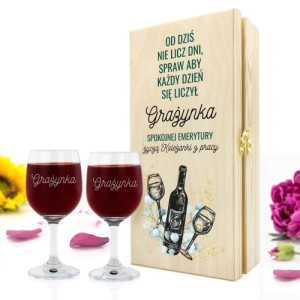 Skrzynka na wino i kieliszki z grawerem na emeryturę - Nie licz dni