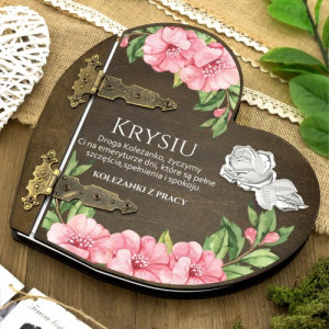 Drewniany album serce z nadrukiem na emeryturę - Pełnia szczęścia