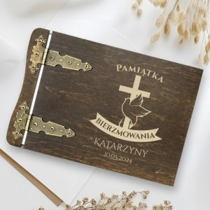 Drewniany album z grawerem na bierzmowanie dla dziewczyny - Gołąbek
