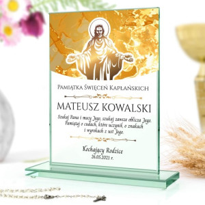 Szklana statuetka z nadrukiem na święcenia kapłańskie - Pamiętaj o cudach
