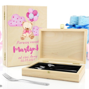 Sztućce dla dzieci z grawerem w pudełku na roczek - Różowe chmurki