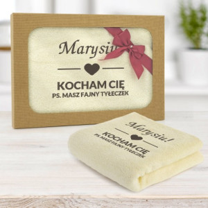 Ręcznik (70 x 140) z haftem w pudełku dla niej - Serduszko