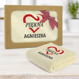 Ręcznik (70 x 140) z haftem w pudełku dla kobiety - Piękna