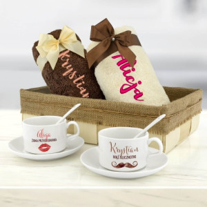 Zestaw upominkowy: ręczniki z haftem i filiżanki - Para doskonała