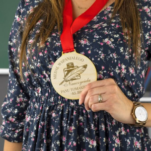 Medal z grawerem dla nauczyciela - Wieczne pióro