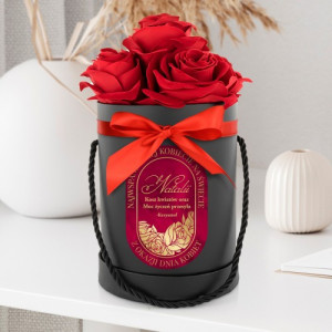 Flower box ze sztucznymi różami dla niej na dzień kobiet - Kosz kwiatów